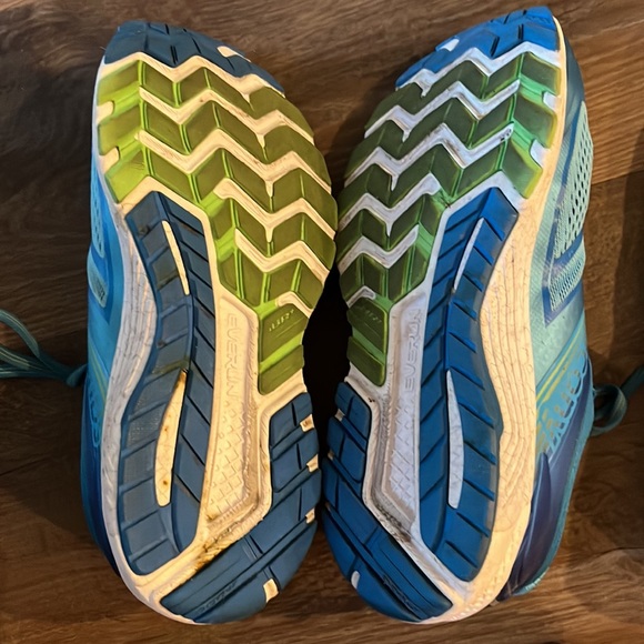 Saucony Everun Guide 10 SZ 9.5 running shoes. Gently worn. Great condition. - Picture 6 of 6
